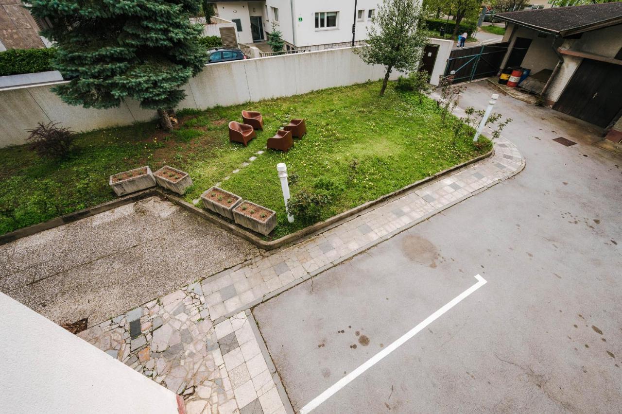 リュブリャナ Pi Houseヴィラ エクステリア 写真
