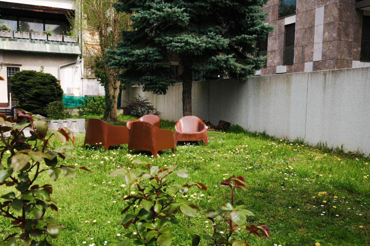 リュブリャナ Pi Houseヴィラ エクステリア 写真